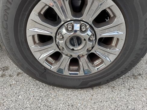 Used 2019 Ford F350 XLT w/ XLT Premium Package AWD/4WD image 17