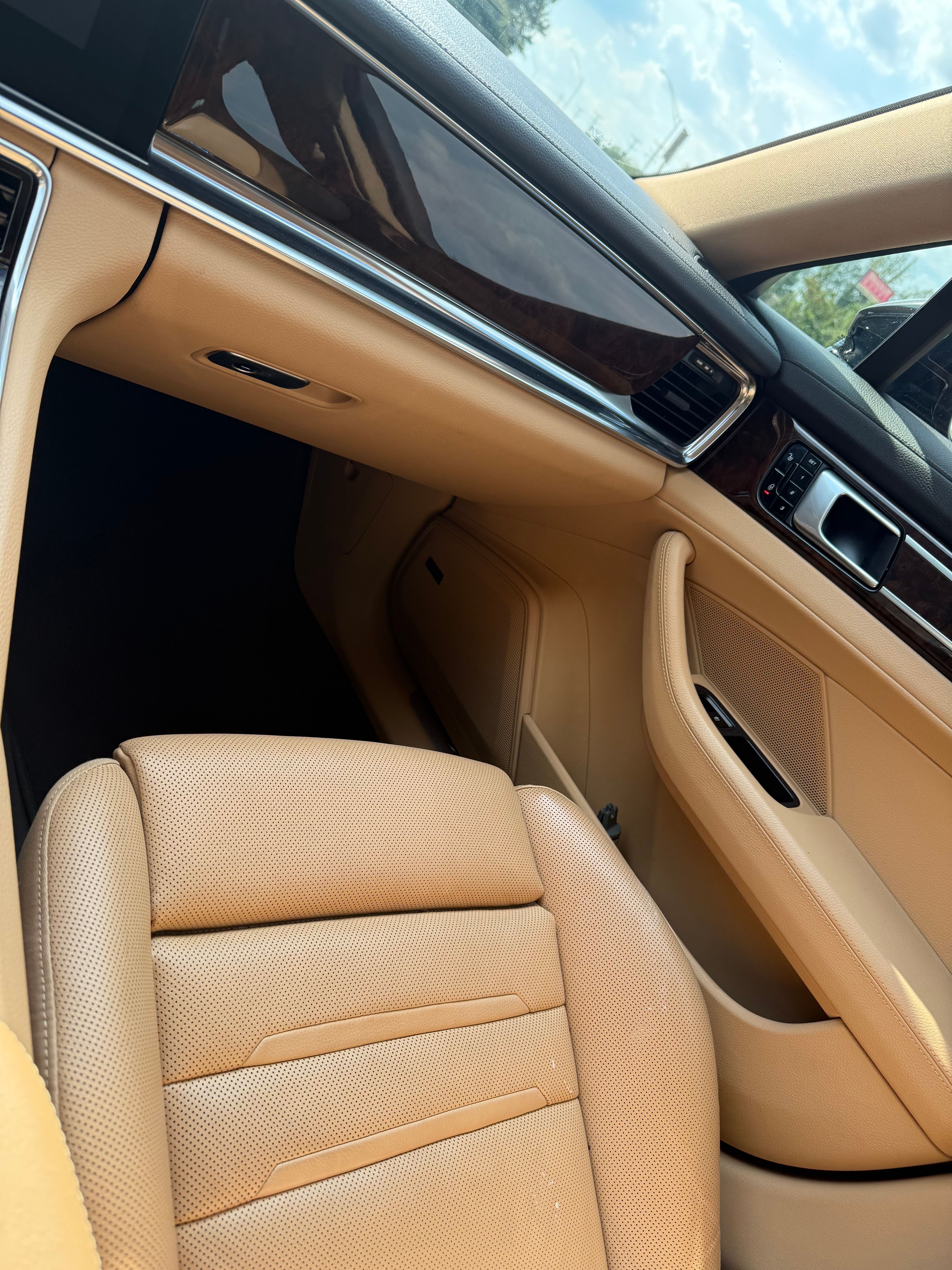 Used 2018 Porsche Panamera 4 AWD/4WD image 14