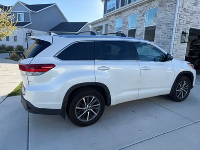 Used 2018 Toyota Highlander XLE w/ Carpet Mat Package (TMS)