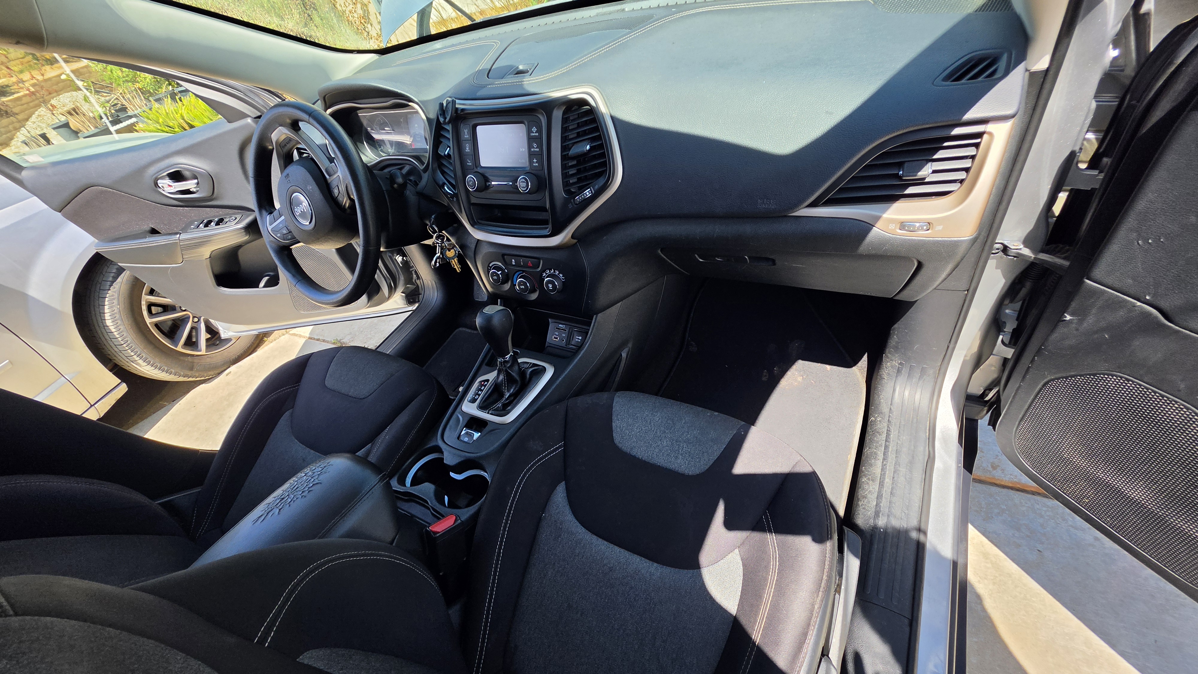 Used 2015 Jeep Cherokee Sport w/ Sport Appearance Group FWD image 10
