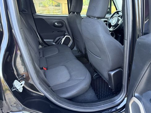 Used 2017 Jeep Renegade Latitude w/ Cold Weather Group AWD/4WD image 16