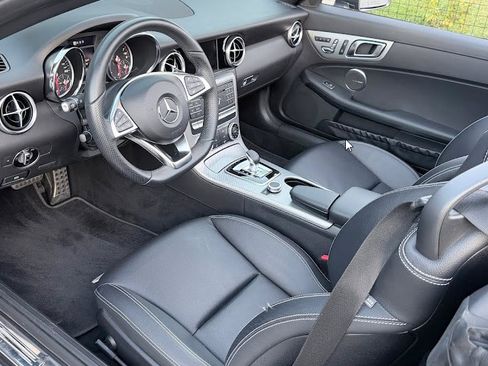Used 2018 Mercedes-Benz SLC 300 image 4