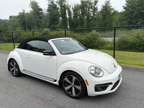 Used 2013 Volkswagen Beetle 2.0T FWD image 4