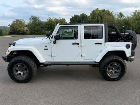 Used 2016 Jeep Wrangler Unlimited Sahara AWD/4WD image 15