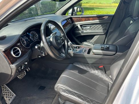 Used 2018 Bentley Bentayga image 5