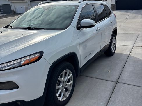 Used 2017 Jeep Cherokee Latitude w/ Comfort & Sound Group image 14