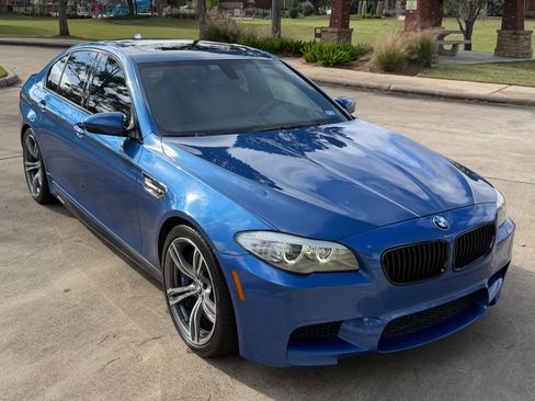 Used 2013 BMW M5 image 1