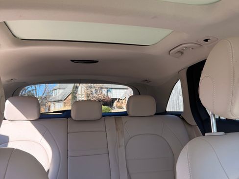 Used 2019 Mercedes-Benz GLC 350e 4MATIC image 2