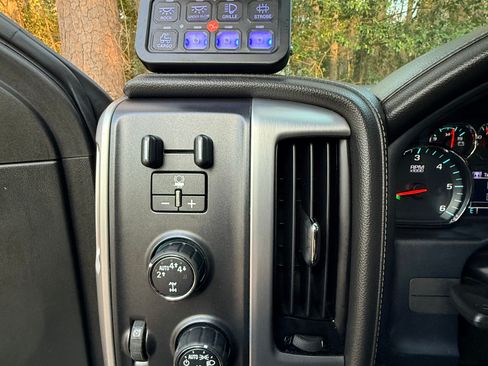 Used 2017 GMC Sierra 1500 SLE w/ SLE Value Package image 11