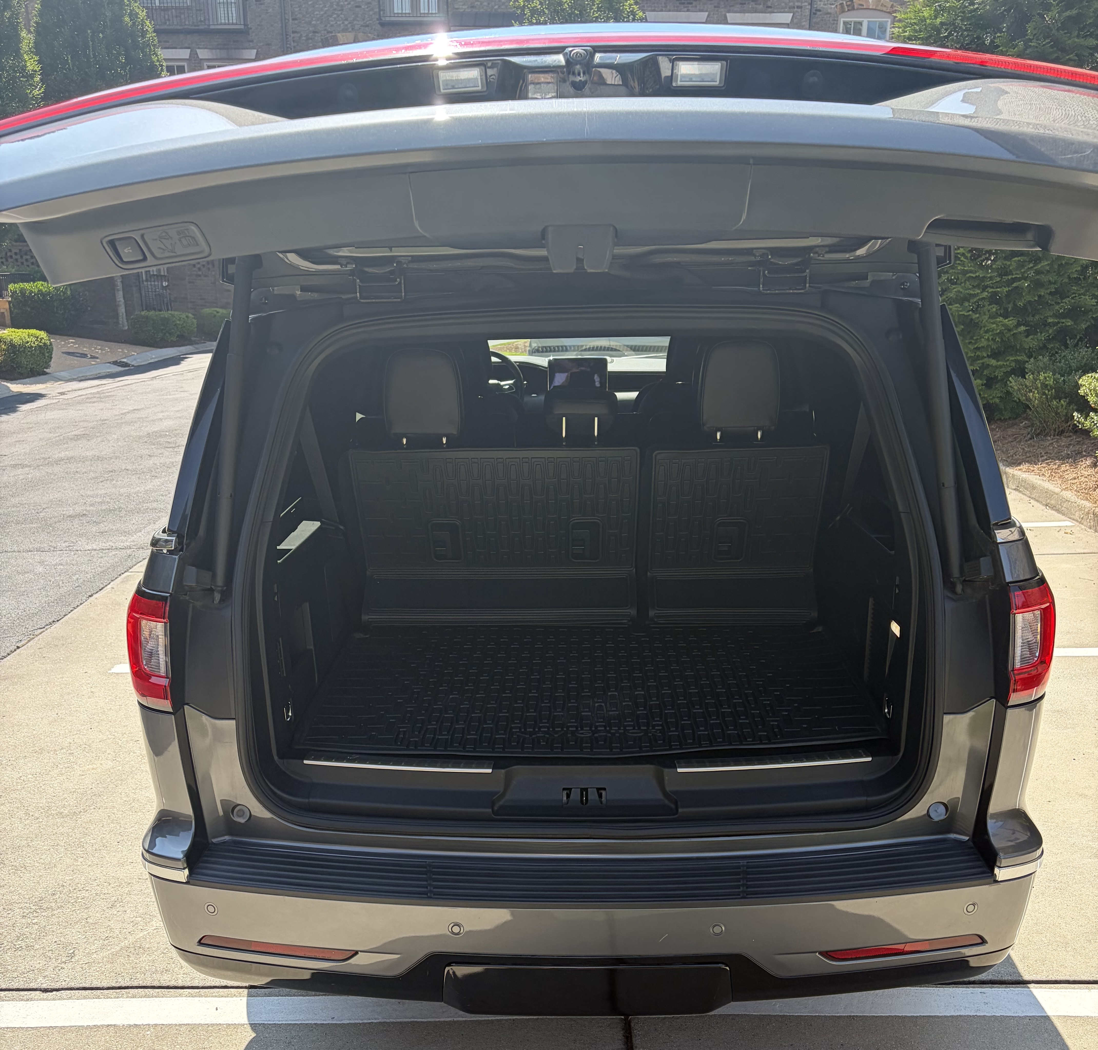 Used 2021 Lincoln Navigator L Reserve w/ Luxury Package RWD image 11