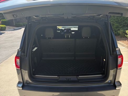 Used 2021 Lincoln Navigator L Reserve w/ Luxury Package RWD image 11