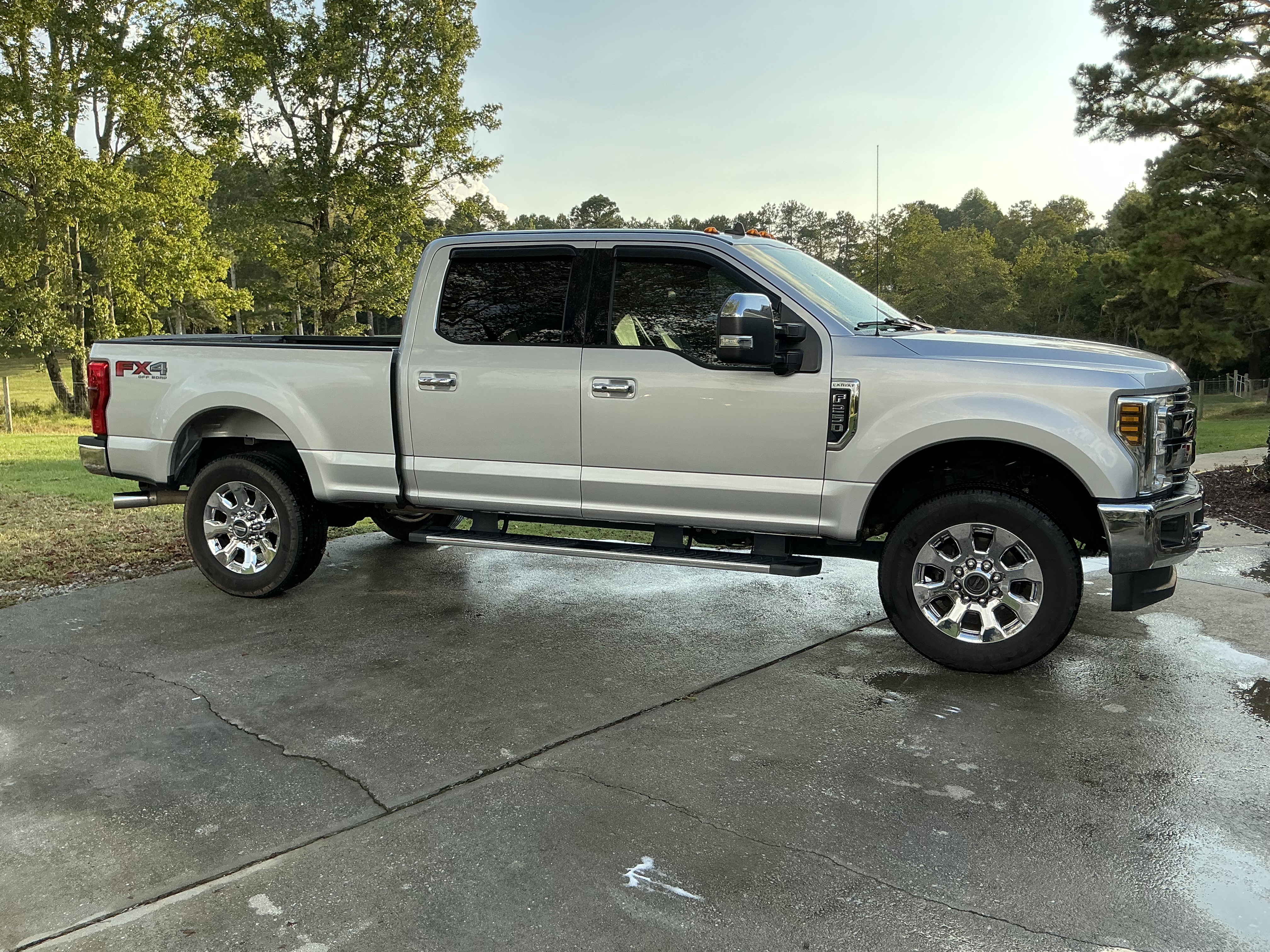 Used 2019 Ford F250 Lariat w/ Lariat Ultimate Package AWD/4WD image 16
