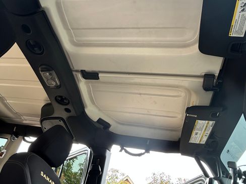 Used 2015 Jeep Wrangler Unlimited Sahara w/ Dual Top Group AWD/4WD image 28