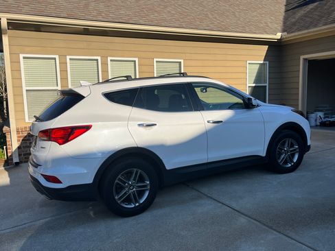 Used 2018 Hyundai Santa Fe Sport image 4