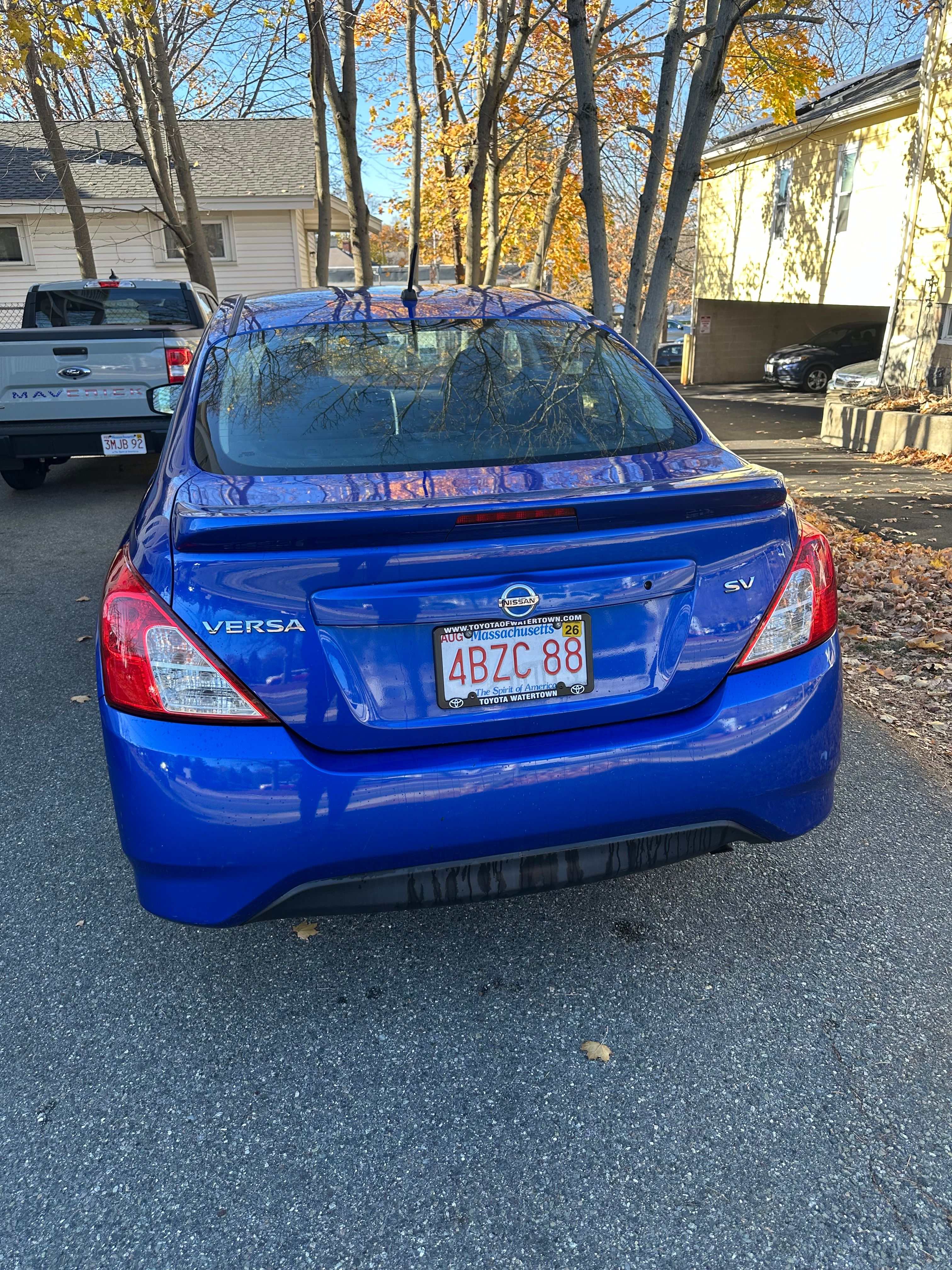 Used 2017 Nissan Versa SV FWD image 4