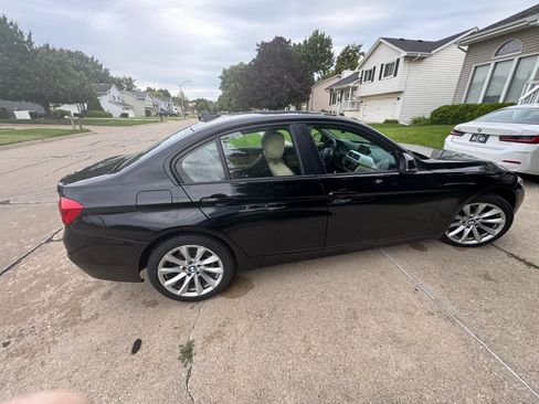 Used 2018 BMW 320i xDrive Sedan AWD/4WD image 4