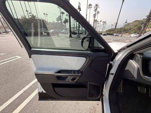 Used 2022 Rivian R1T Launch Edition image 20