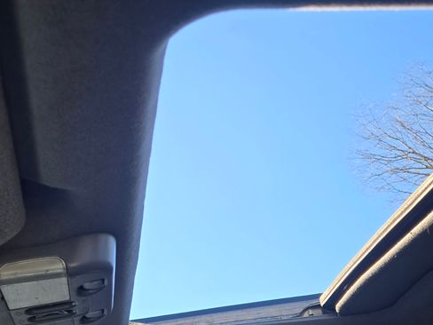 Used 2001 Nissan Pathfinder LE image 11