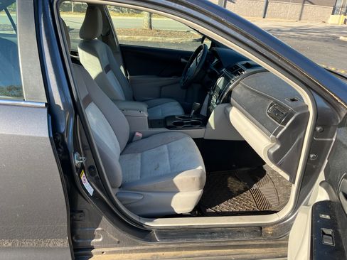 Used 2013 Toyota Camry LE image 9