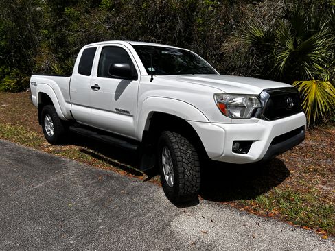 Used 2015 Toyota Tacoma 4x4 Access Cab V6 w/ TRD Off-Road Package image 11