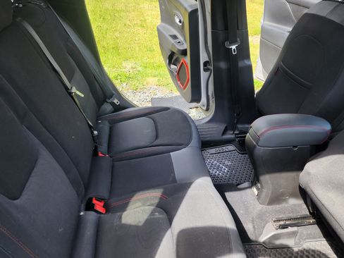 Used 2017 Jeep Renegade Trailhawk w/ Trailer Tow Group AWD/4WD image 15