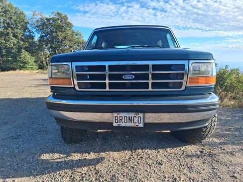 Used 1993 Ford Bronco image 2