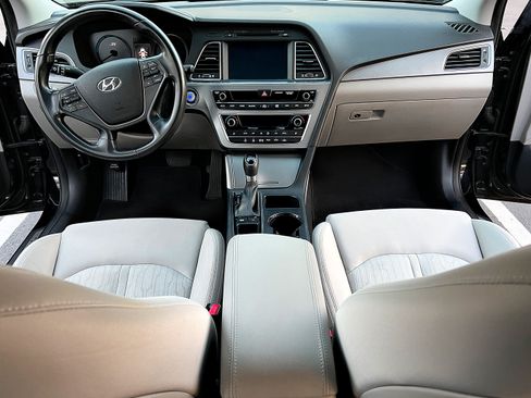 Used 2016 Hyundai Sonata Plug-In Hybrid image 9