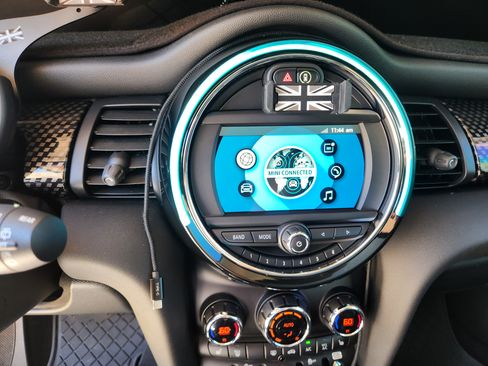 Used 2020 MINI Cooper S image 4