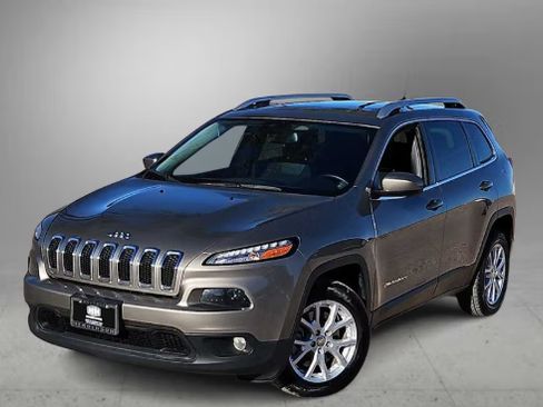 Used 2017 Jeep Cherokee Latitude image 1