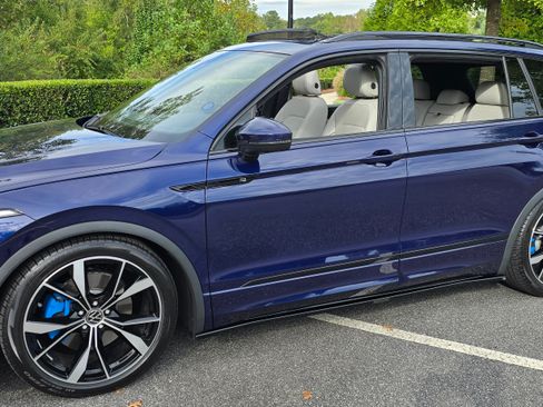 Used 2024 Volkswagen Tiguan SEL R-Line image 4