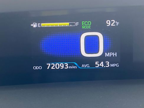 Used 2016 Toyota Prius Four FWD image 4