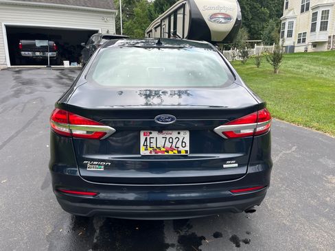 Used 2020 Ford Fusion SE image 10