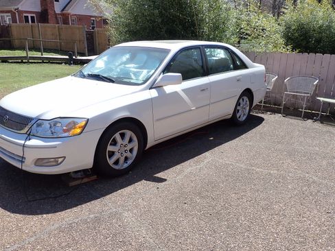 Used 2000 Toyota Avalon XLS image 1