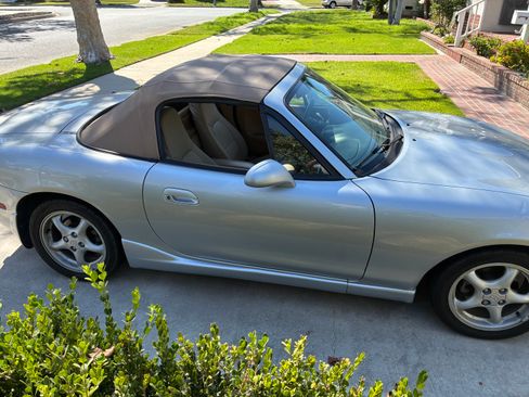 Used 2000 MAZDA MX-5 Miata LS RWD image 5