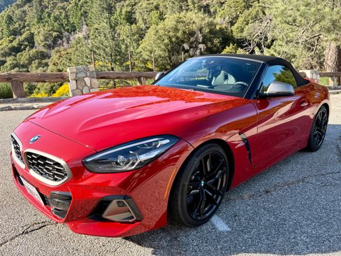 Used 2023 BMW Z4 M40i w/ Premium Package RWD image 2