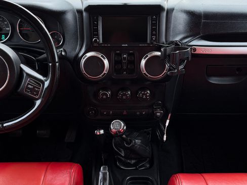 Used 2011 Jeep Wrangler Unlimited Rubicon w/ Dual Top Group image 20