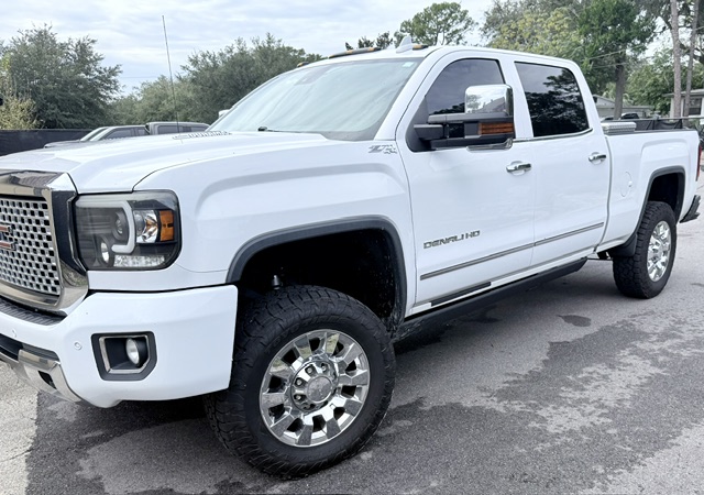 Used 2015 GMC Sierra 2500 Denali w/ Duramax Plus Package AWD/4WD image 1