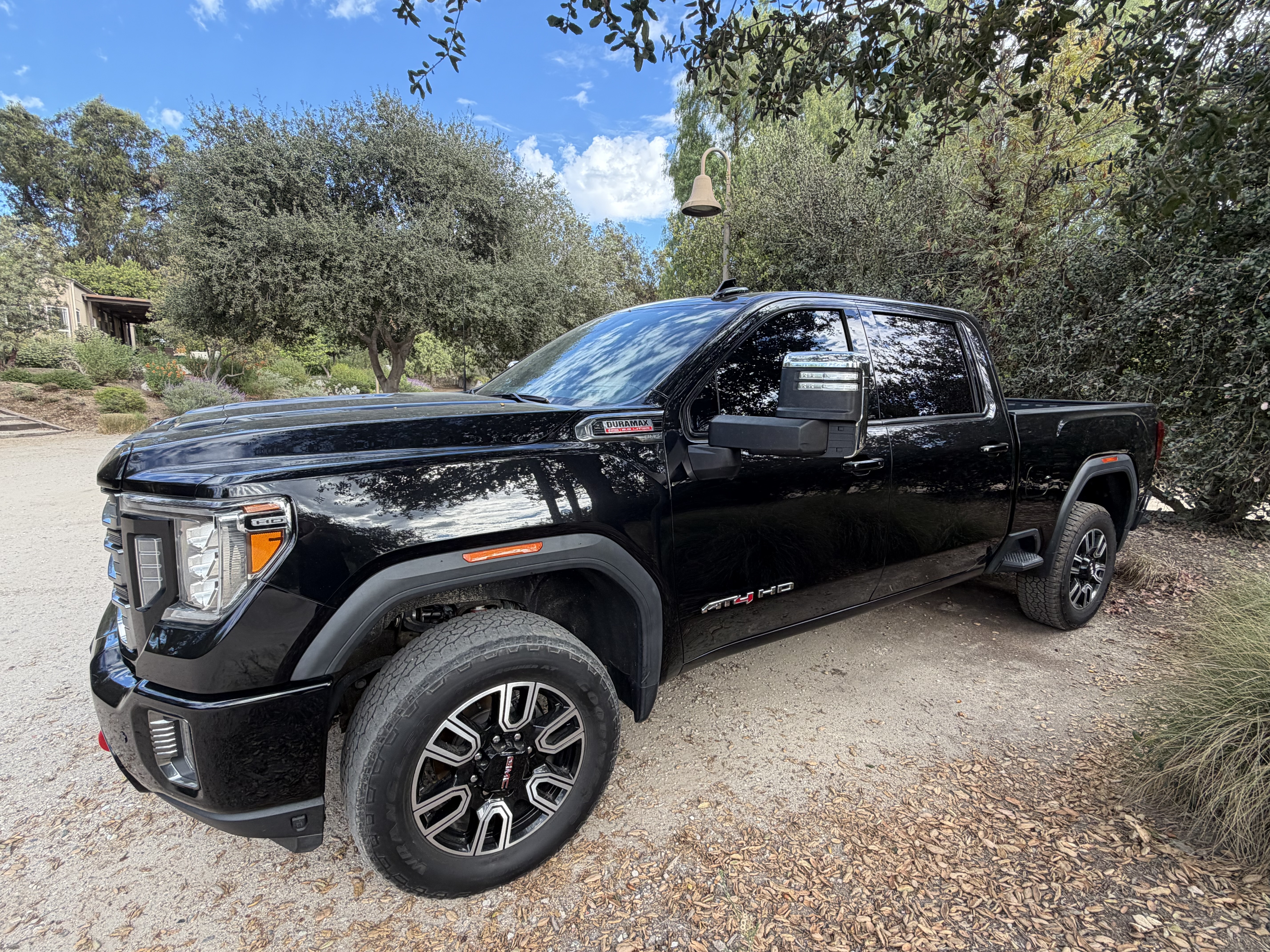 Used 2023 GMC Sierra 2500 AT4 w/ AT4 Preferred Package AWD/4WD image 2