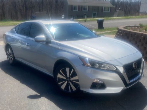 Used 2020 Nissan Altima 2.5 SV image 1