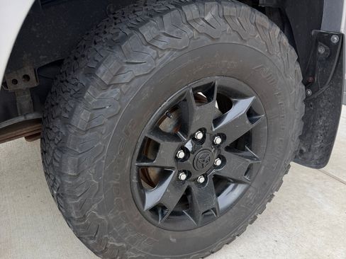 Used 2015 Toyota Tacoma 4x4 Access Cab V6 w/ SR Package image 17