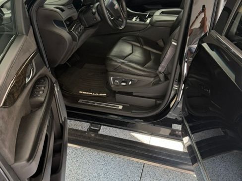 Used 2016 Cadillac Escalade ESV Platinum AWD/4WD image 13