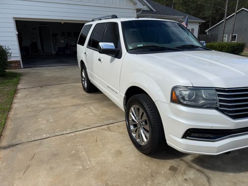 Used 2016 Lincoln Navigator Select image 9