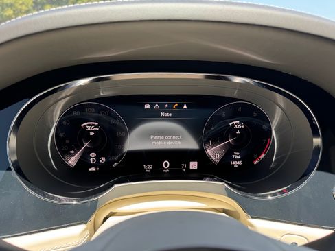 Used 2021 Bentley Bentayga AWD/4WD image 24