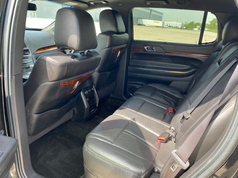 Used 2015 Lincoln MKT AWD image 12