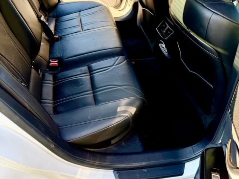 Used 2022 Lexus ES 300h Ultra Luxury w/ Accessory Package 2 FWD image 10