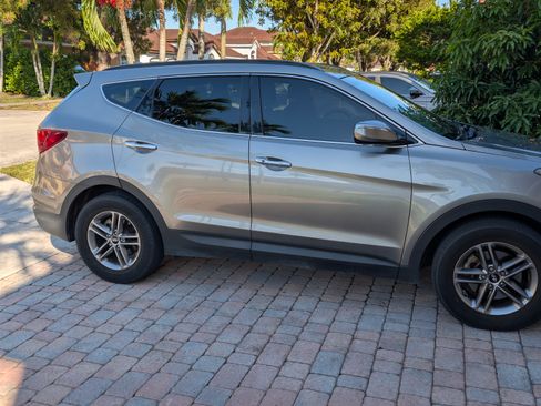 Used 2017 Hyundai Santa Fe Sport image 2