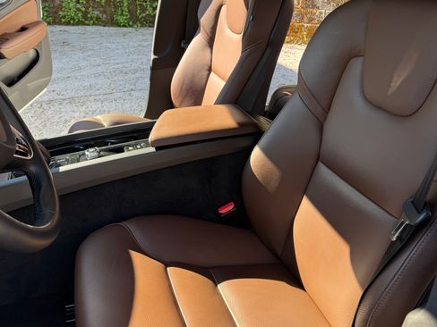 Used 2023 Volvo V60 B5 Cross Country Plus w/ Climate Package image 6