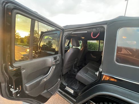 Used 2016 Jeep Wrangler Unlimited Sport image 18