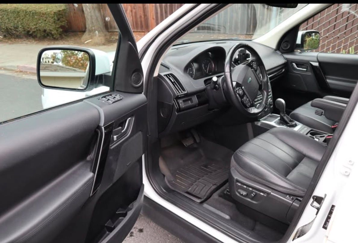 Used 2013 Land Rover LR2 HSE AWD/4WD image 11