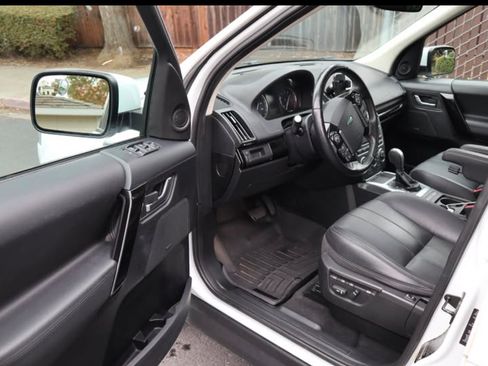 Used 2013 Land Rover LR2 HSE image 11